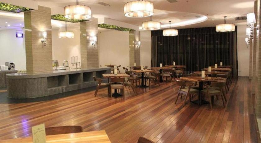 Livingston Hotel Sandakan Exterior photo