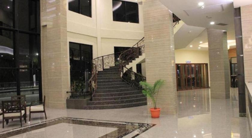 Livingston Hotel Sandakan Exterior photo