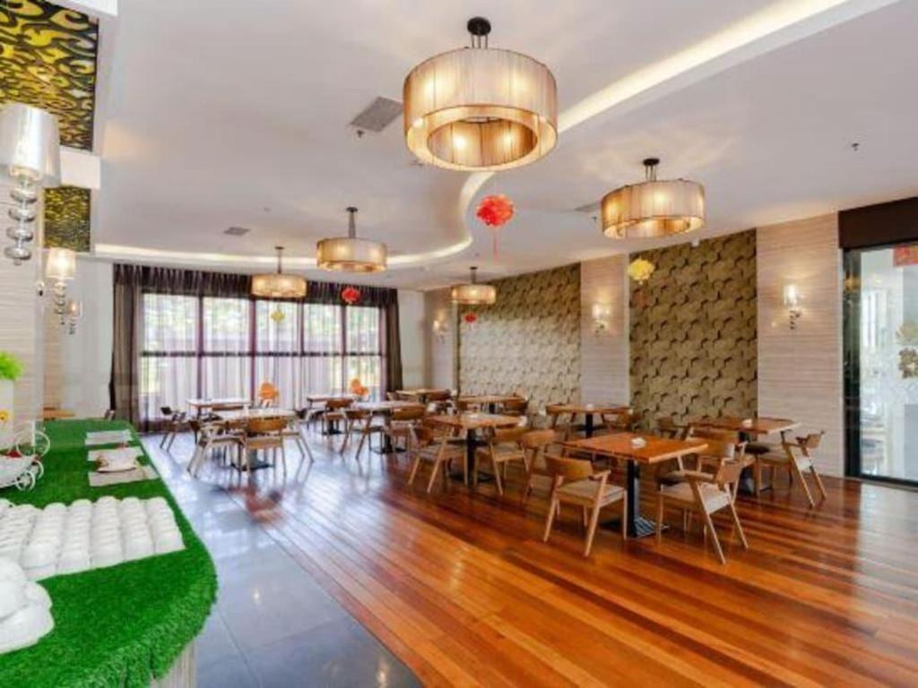 Livingston Hotel Sandakan Exterior photo