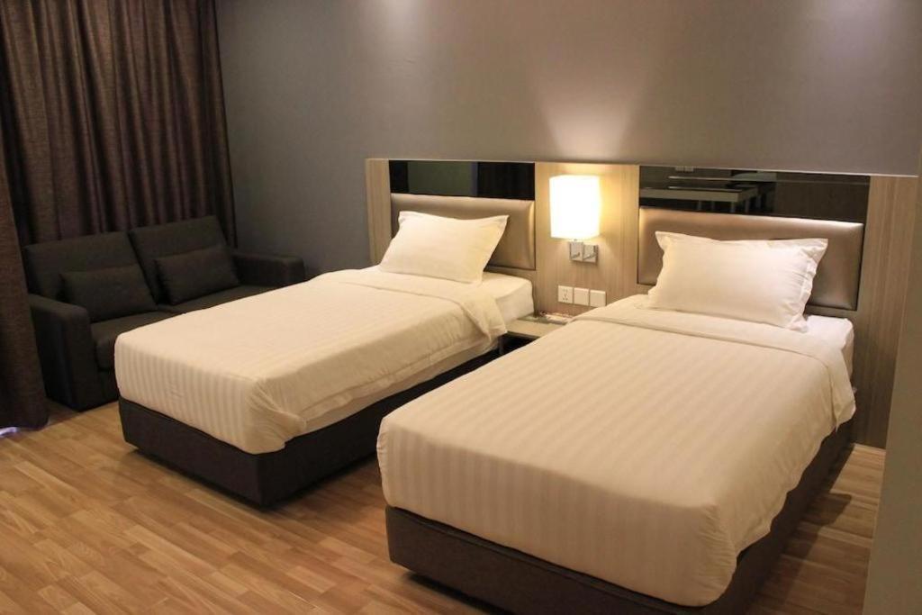 Livingston Hotel Sandakan Exterior photo