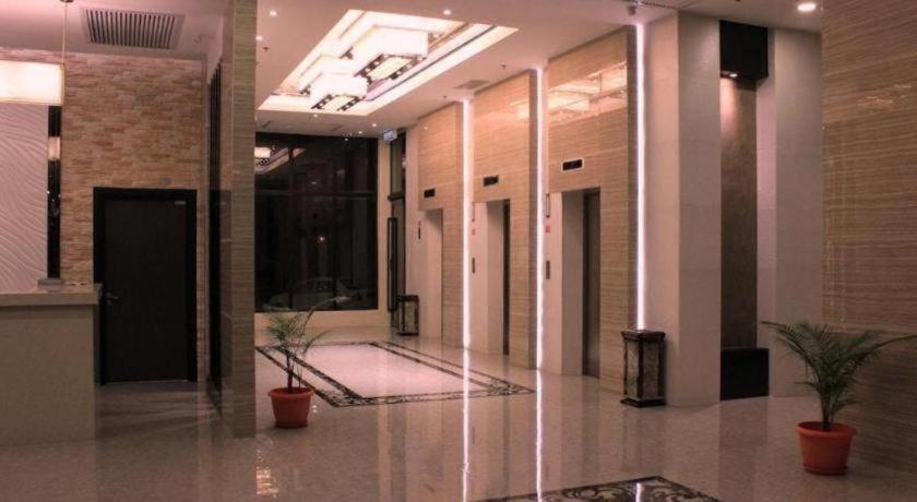 Livingston Hotel Sandakan Exterior photo